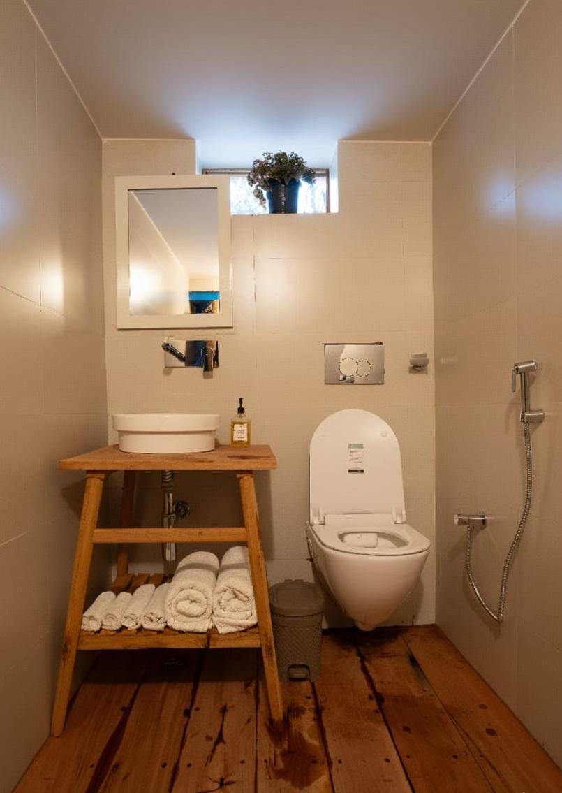 Kumaoni Suite bathroom